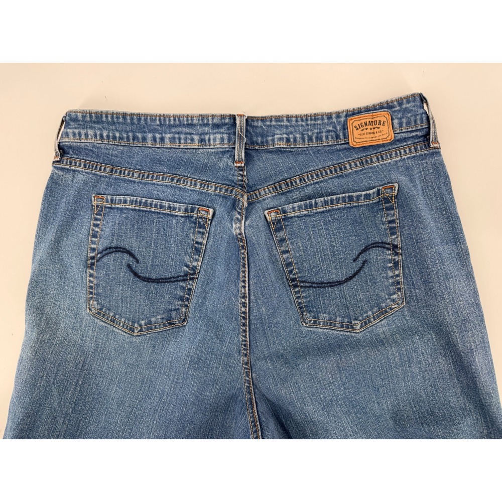 Levi Signature Bootcut Jeans Women's 18W Short Mid Rise Blue Denim‎ - Picture 8 of 16